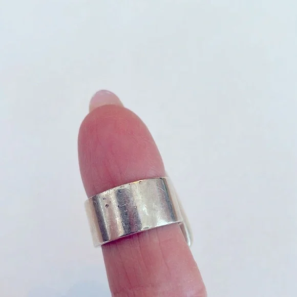 Sterling Silver Ring - Picture 4 of 9